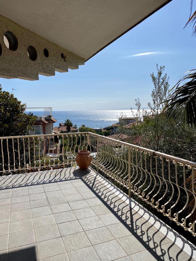 Casa vacanze Eden Aci Castello Exterior foto